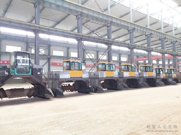 大型履帶液壓式翻堆機生產車間