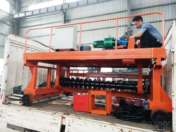 宿遷有機肥設備發(fā)貨-翻拋機裝車