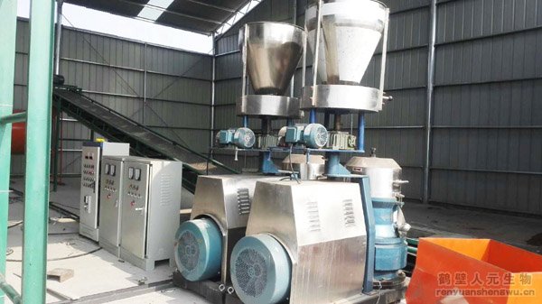 干法輥壓造粒機(jī)原理及特點(diǎn)